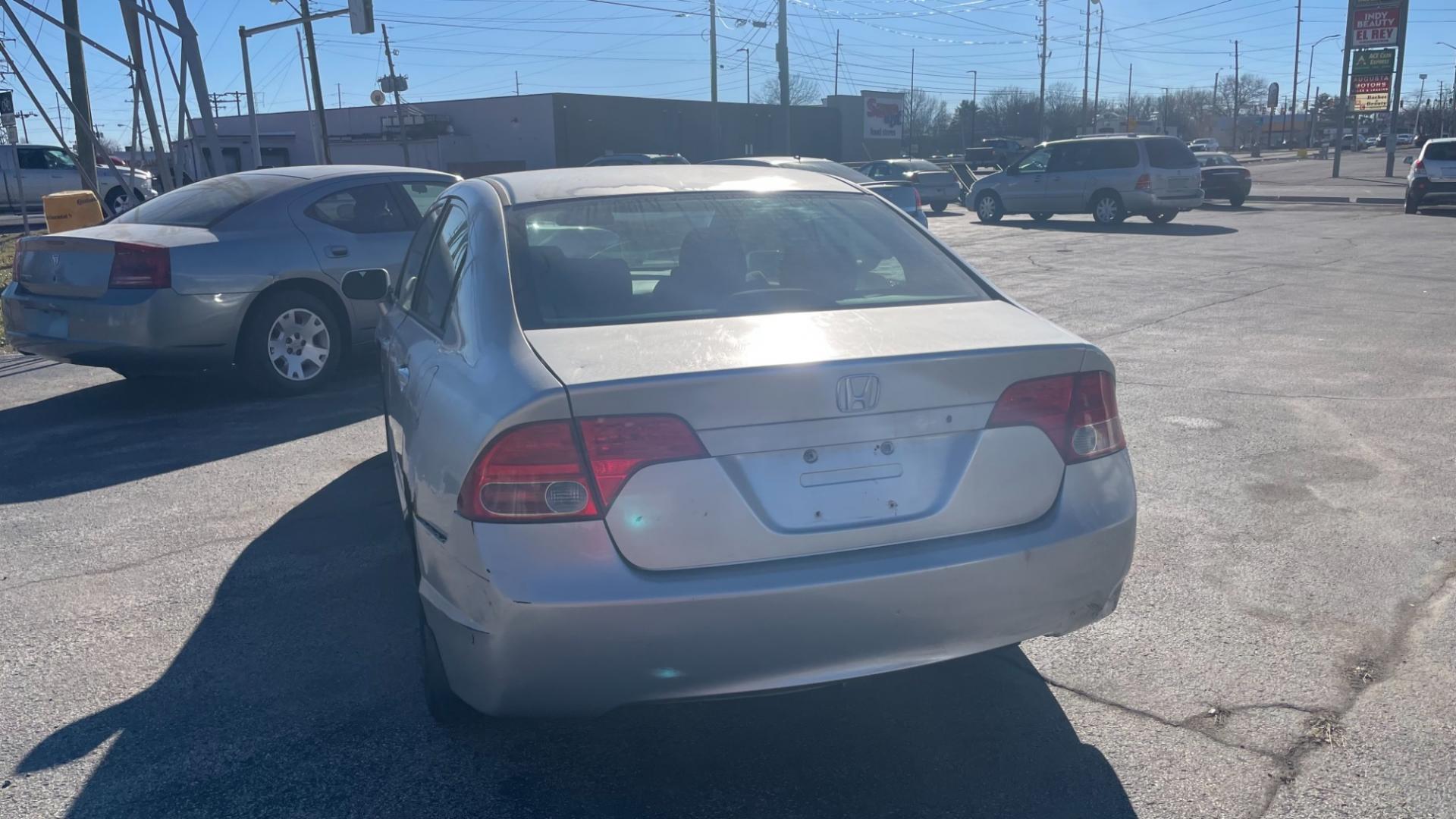 2006 Silver /GRAY Honda Civic (2HGFA16586H) , 4-Speed Automatic transmission, located at 2710A Westlane Rd., Indianapolis, IN, 46268, (317) 291-2000, 39.885670, -86.208160 - Photo#1